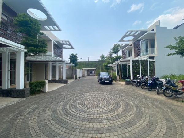 Ambiance Perumahan elit The Premiere atSulfat