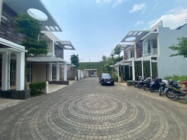 Ambiance Perumahan elit The Premiere atSulfat